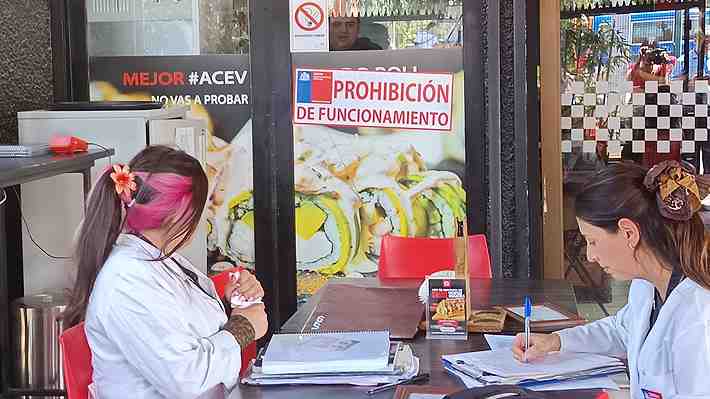 Local de sushi fue clausurado en Lo Barnechea tras intoxicación de 44 personas
