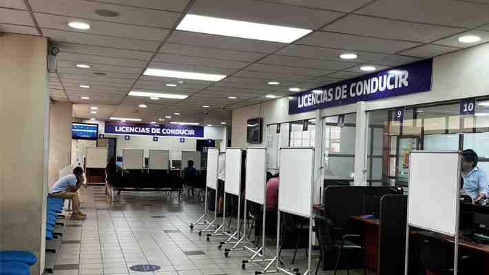 "Riesgo para la seguridad vial": Expertos piden tomar "medidas especiales" ante colapso por licencias