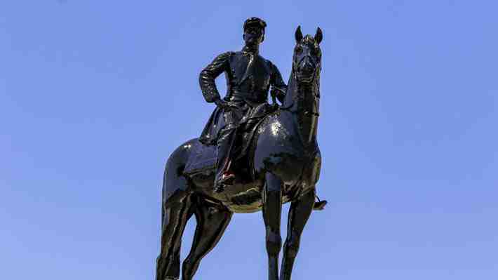 Consejo de Monumentos retrocede y aclara que no se ha definido que la estatua de Baquedano sea reubicada