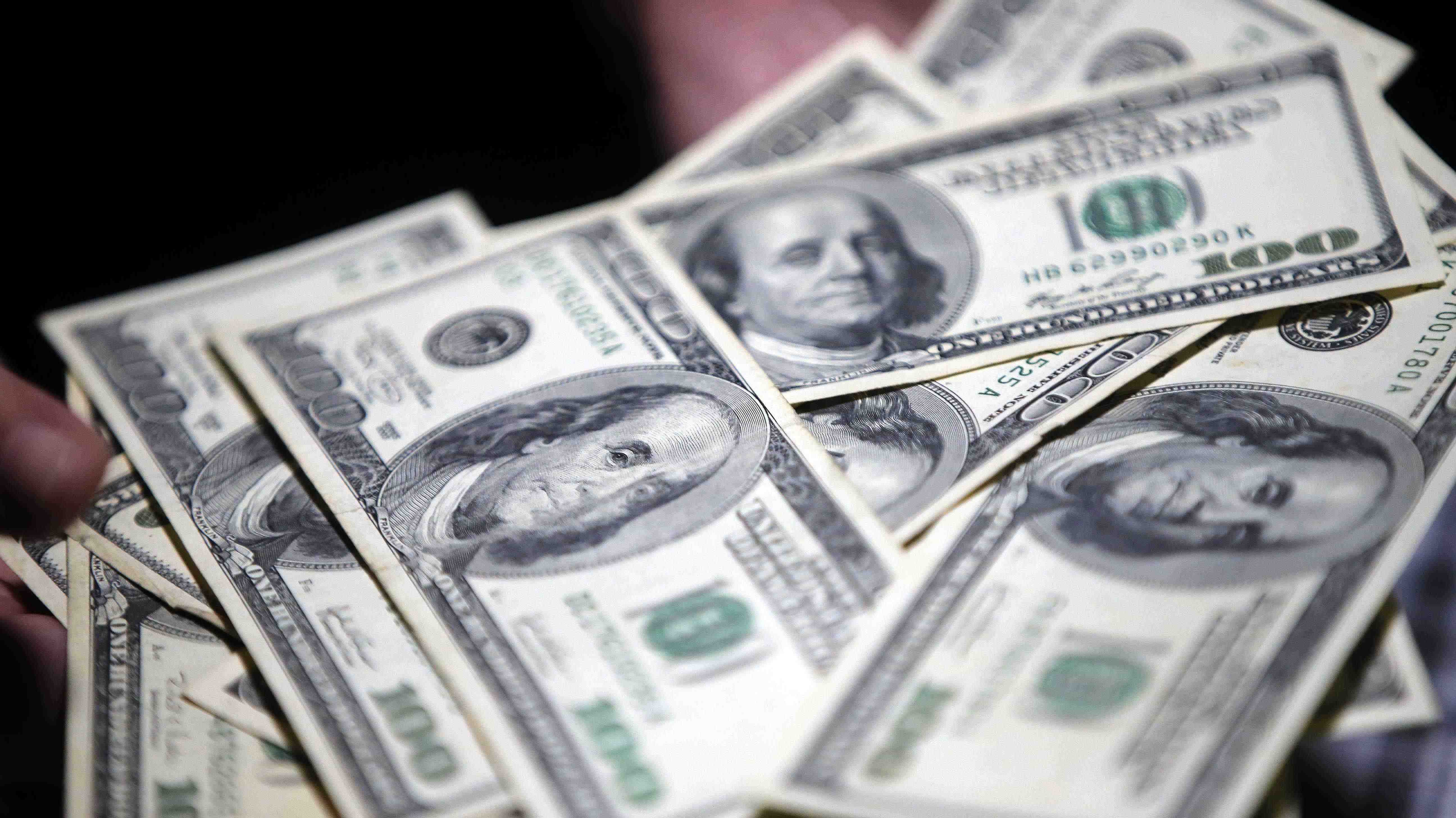 Dólar de este viernes 14 de febrero: Revisa a cuánto se transa y qué lo está moviendo