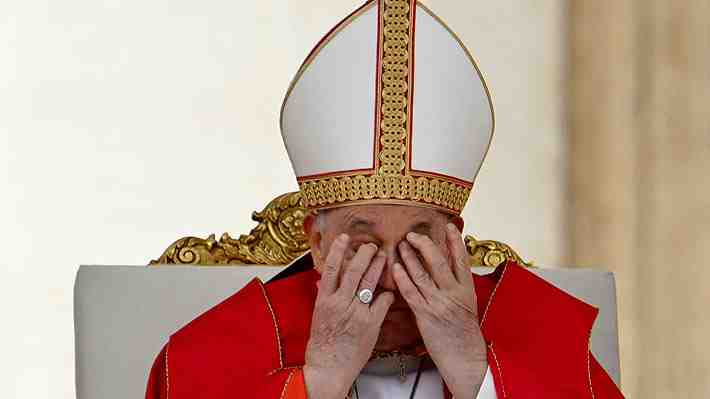 Papa Francisco presenta "cuadro clínico complejo" y requerirá de una "hospitalización adecuada"