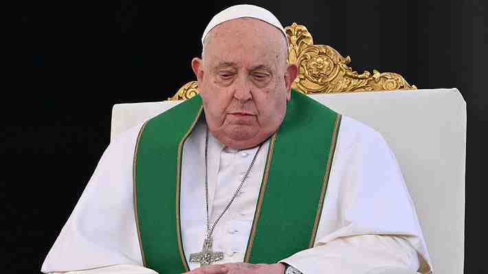 Preocupación por salud del papa Francisco: Vaticano informa que padece de "neumonía bilateral"