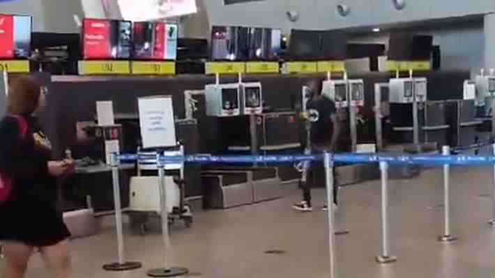 PDI señala que extranjero provocó destrozos al impedírsele viajar a Haití: Está de manera irregular en Chile