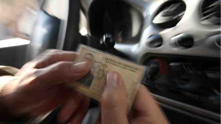 Colapso en renovación de licencias para conducir: Especialistas llaman a replantear el tramite