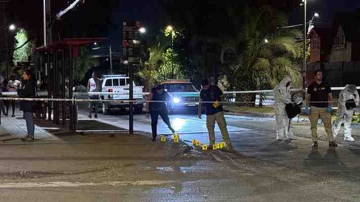 Más de 60 disparos y en plena vía pública: Detalles del triple homicidio en Renca