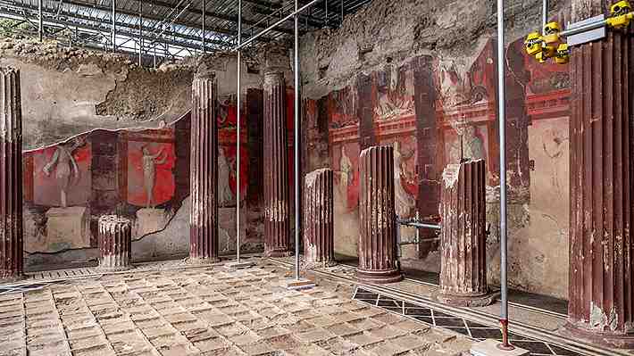 Fotos | Descubren un mural gigante en un salón para banquetes en Pompeya: Representa al dios Dioniso y su séquito de cazadoras