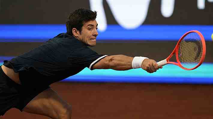 Cristian Garin perdió con el argentino Tomás Etcheverry y ahora solo queda un chileno en el ATP de Santiago