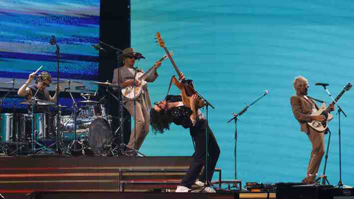Morat transforma a la Quinta en un karaoke con su debut en Viña 2025 y se llevan las dos Gaviotas