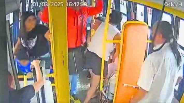 Video | Condenan ataque de extranjero a conductor de bus en Antofagasta: Diputado pide sea expulsado del país