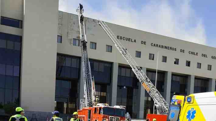 Incendio en Escuela de Carabineros de Providencia: Evacuaron a los aspirantes y Bomberos trabaja en evitar la propagación