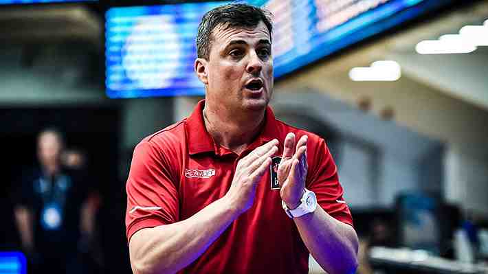 Coach de la "Roja" cestera aborda la ausencia de jugadores en partidos clave y cuenta qué dicen en el extranjero del nuevo estatus de Chile
