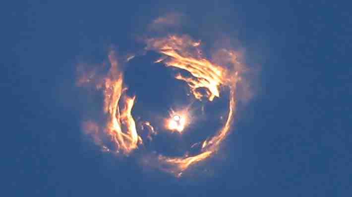 Explosión de cohete de SpaceX obligó a cerrar temporalmente cuatro aeropuertos en Florida por escombros en el cielo
