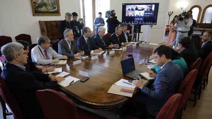 Foco en "diversificar exportaciones": Gobierno y privados se reúnen por eventual impacto de medidas de Trump