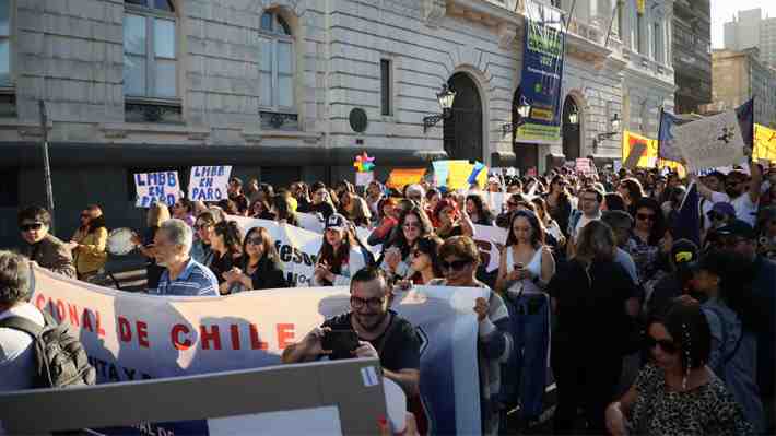 Paro docente en Santiago Centro: Más de una veintena de establecimientos retomaron las clases este lunes