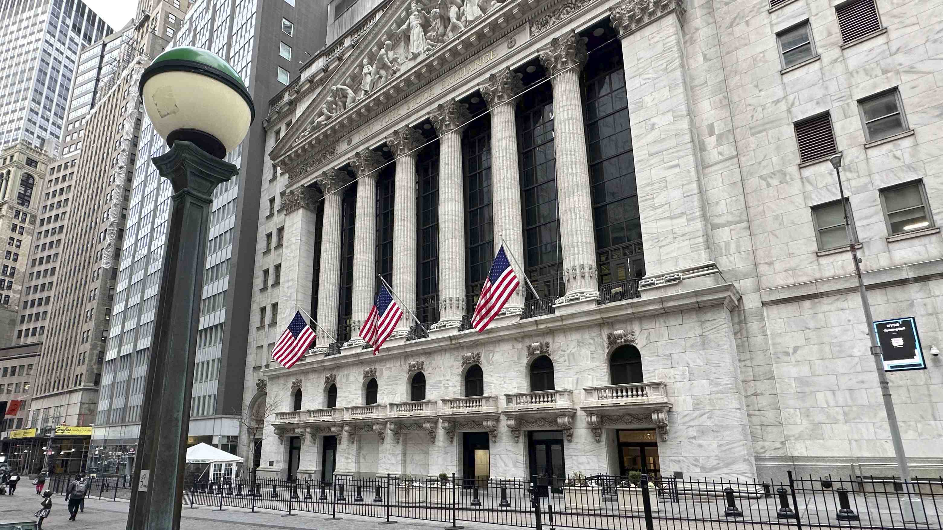 JPMorgan prevé un 40% de posibilidades de recesión en EE.UU mientras Trump descarta que ocurra