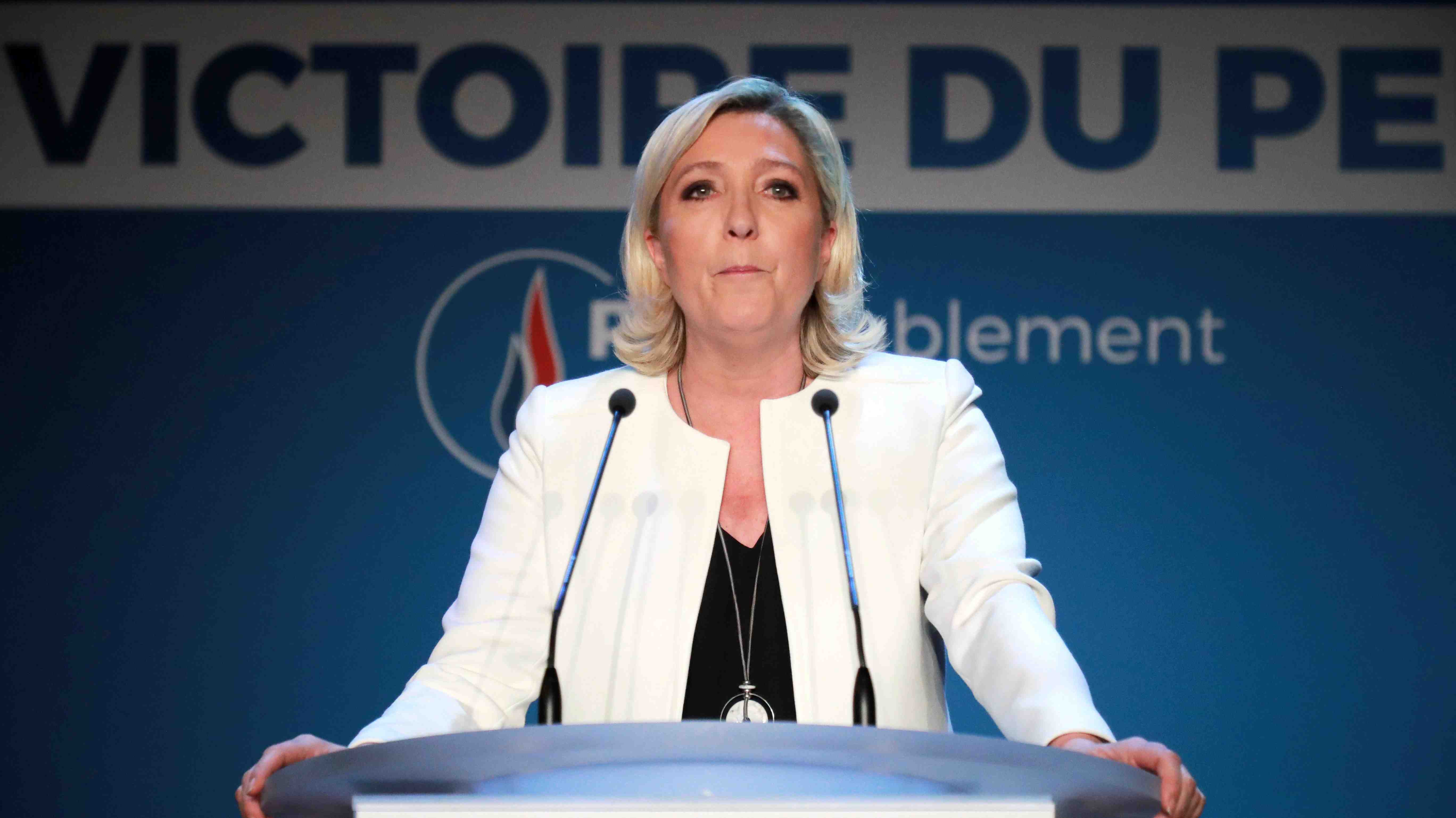 Le Pen podría seguir en la carrera presidencial: Tribunal de París resolverá apelación de su condena en 2026