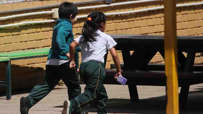 Entornos más violentos y denuncias por convivencia escolar en alza: Las alarmas de la Defensoría de la Niñez