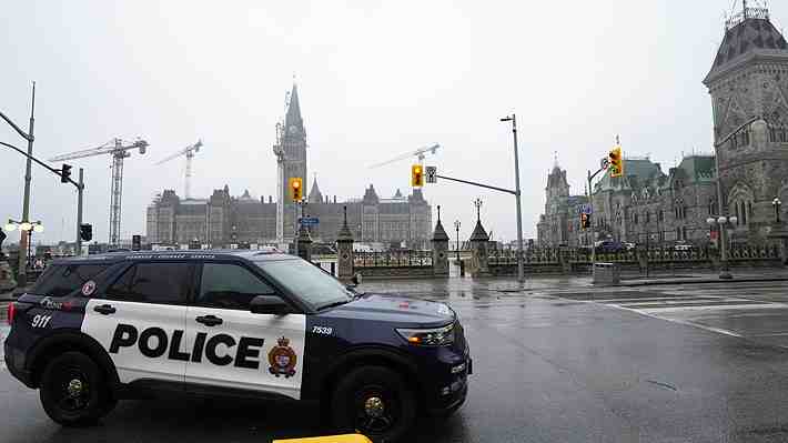Un hombre se atrinchera en el Parlamento canadiense en Ottawa y obliga evacuar el edificio