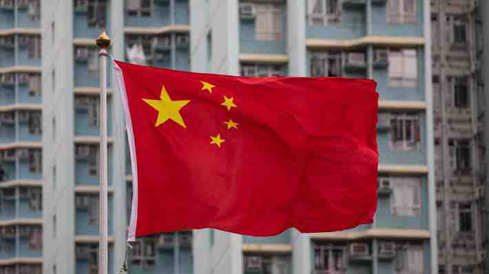 China insta a EE.UU. a llegar a un acuerdo "a medio camino": "Está abierta la puerta al diálogo"