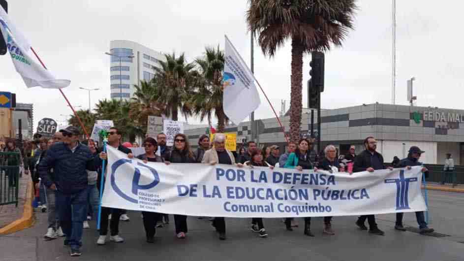 Otro problema para los SLEP: Profesores de Coquimbo y Andacollo anuncian paro indefinido