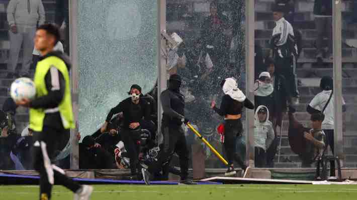 Fiscal exclusivo, cárcel para quienes hagan avalanchas: Medidas de Matthei para seguridad en estadios