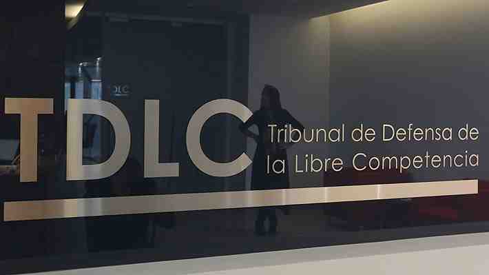 Primera sentencia por "interlocking": TDLC multa por más de $2.500 millones a Juan Hurtado, Consorcio y LarrainVial