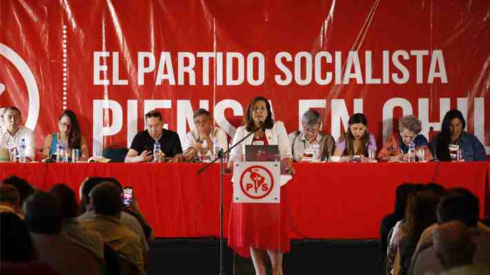 Cruje convivencia en el PS: Partido busca zanjar sucesión de Allende en medio de desorden interno