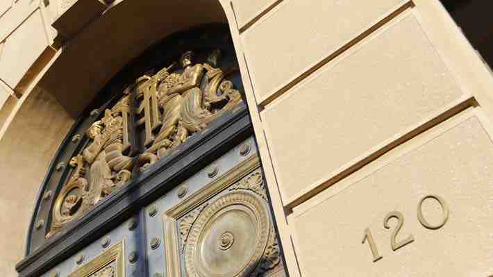 Otro error en estimación de ingresos fiscales complicaría a Hacienda y aumentaría necesidad de recortar gasto público