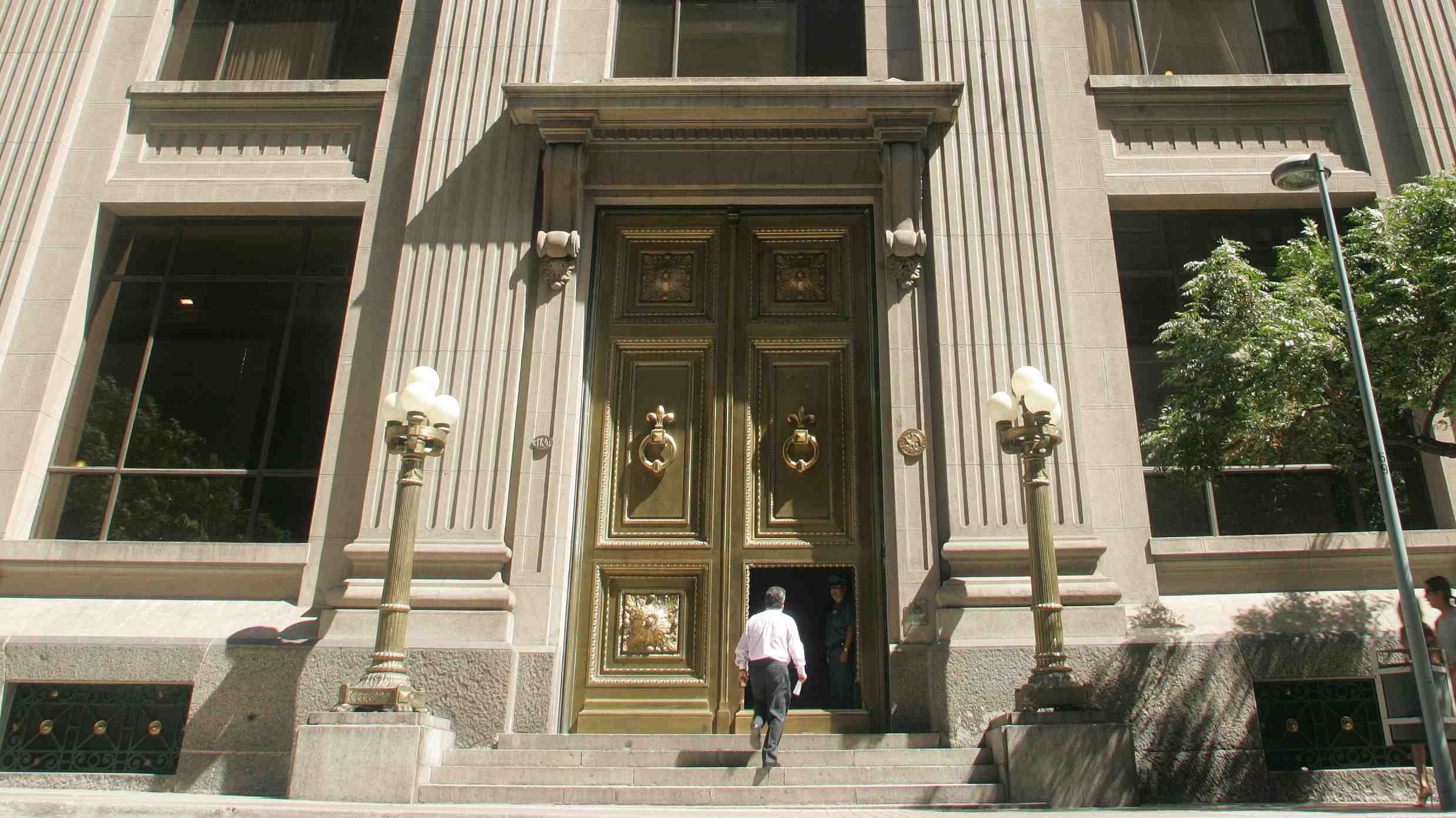 Banco Central mantiene la tasa de interés en 5% en medio de incertidumbre por guerra comercial