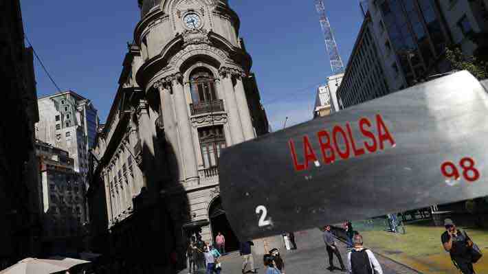 Bolsa de Santiago da fuerte salto y cierra por primera vez sobre los 8.000 puntos
