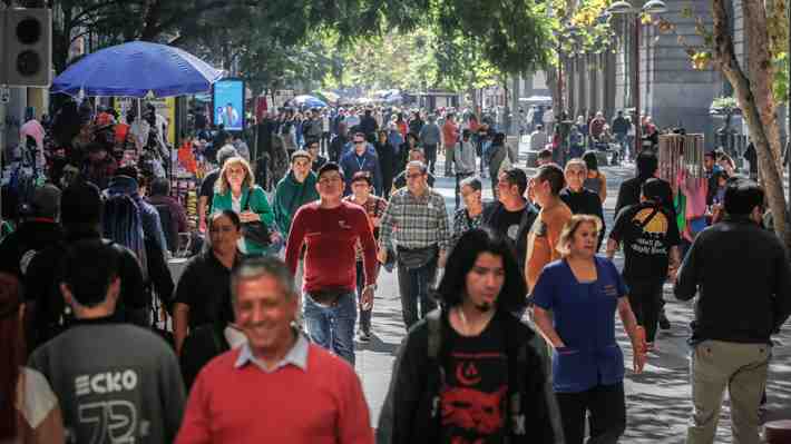 Censo 2024: Mujeres con hijos alcanza su punto más bajo (56,6%) y población migrante llega a 1,6 millones