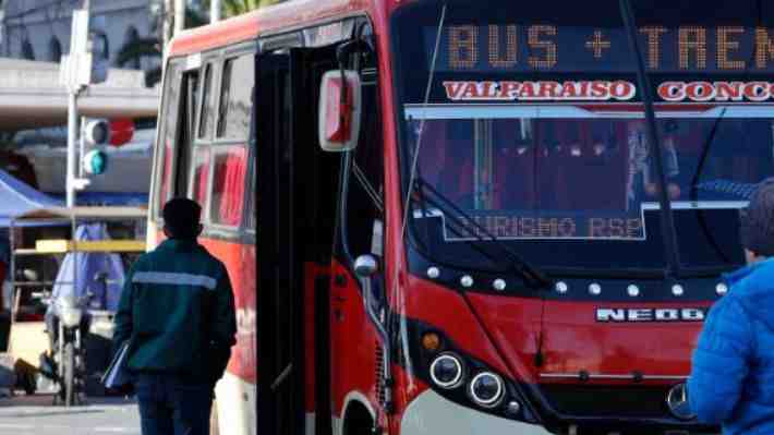 Funcionario naval es detenido tras conducir bus y dar positivo a test de sustancias: Armada repudia hecho y promete sanciones