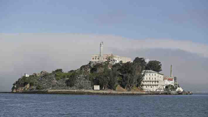 Trump ordena reabrir la cárcel de máxima seguridad de Alcatraz: Recinto se mantiene cerrado desde 1963