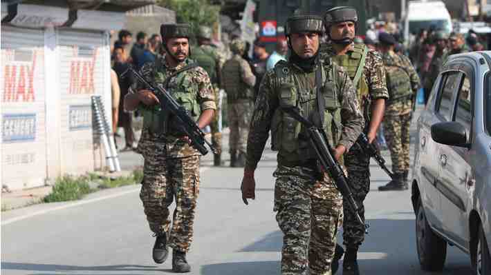 Pakistán asegura que derribó cinco aviones de combates indios y Nueva Delhi descarta haber atacado objetivos civiles