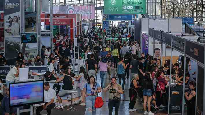 Universidades buscan reducir duración de sus carreras, a la espera de que regulación se flexibilice