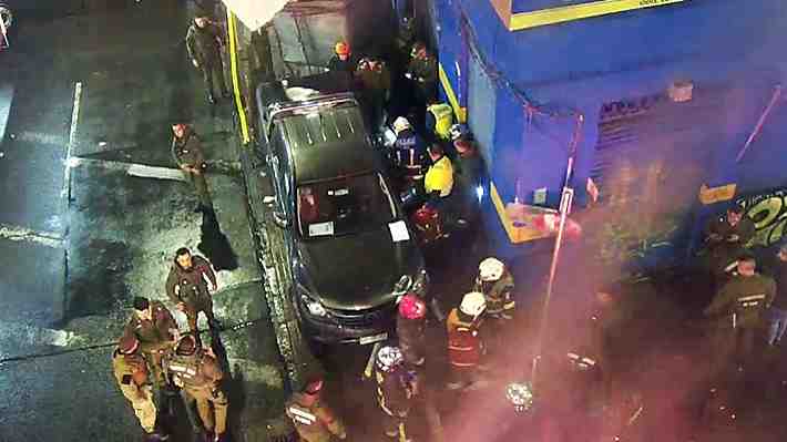 Dos carabineros son atropellados por conductor que perdió el control de su vehículo en Santiago: Fue detenido