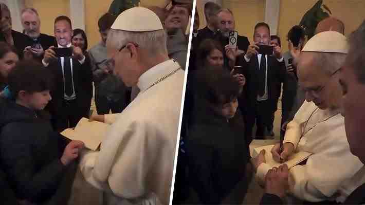 Video | &#34;Debo hacer algunas pruebas&#34;: El momento en que León XIV estampa su firma como papa en la Biblia de una niña