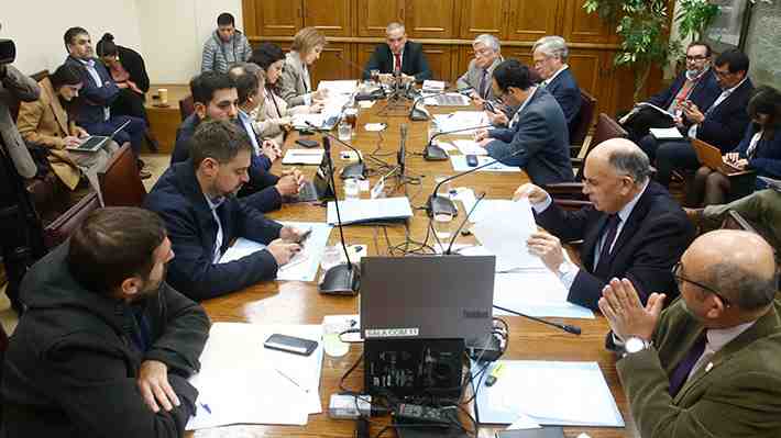 Ley de Fraccionamiento Pesquero: Comisión mixta se divide ante propuesta de Grau de "repetir votación"