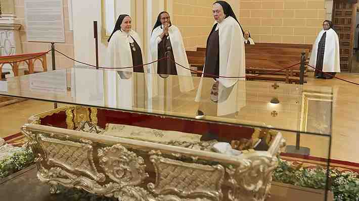Fotos | Exhiben en España el cuerpo incorrupto de Santa Teresa de Jesús por primera vez en 111 años: Religiosa murió en 1582