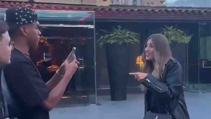Video | Turistas piden a Lamine Yamal que les tome una foto sin darse cuenta de que se trataba de la estrella del Barcelona