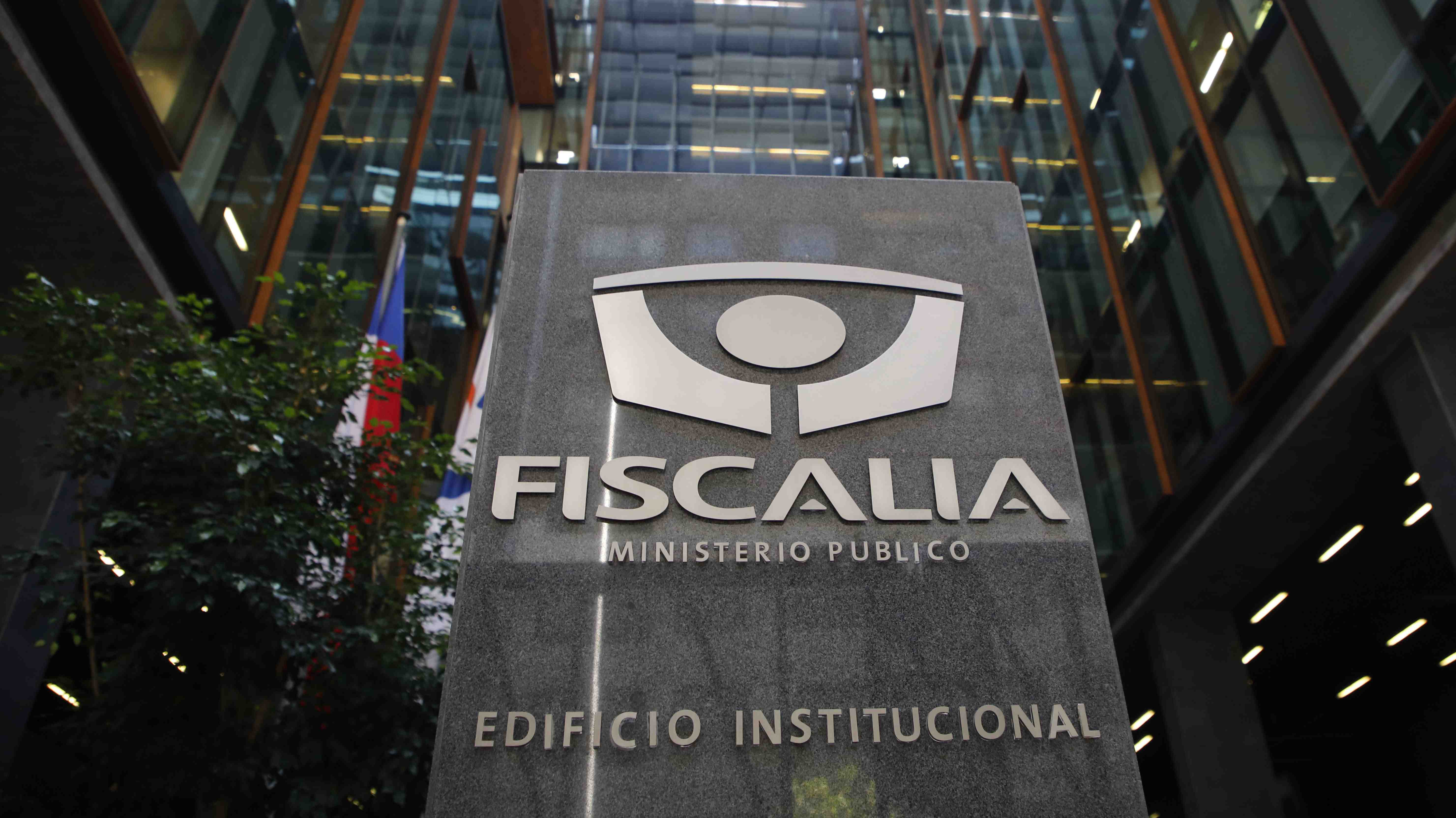 Madre dejó a hija de 4 años en una plaza para irse de fiesta y no se acordó de pasar a buscarla: Menor terminó con hipotermia