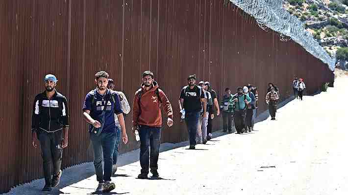 Gobierno de Trump evalúa dar luz verde a reality show donde migrantes competirían por ganar la ciudadanía estadounidense