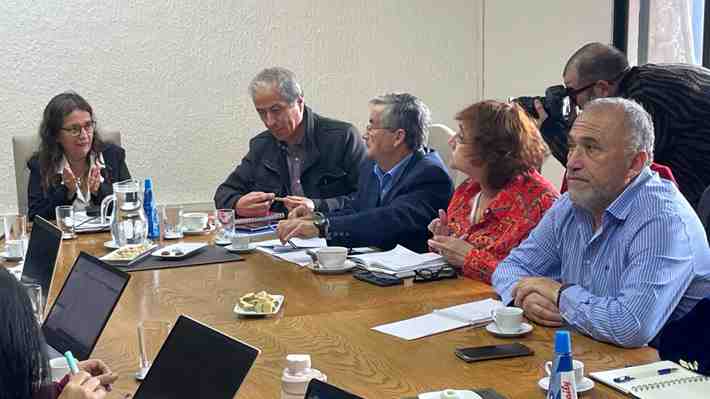 Profesores se declaran en "alerta" tras reunión con Mineduc: Expertos advierten por aumento de "brechas de aprendizaje"