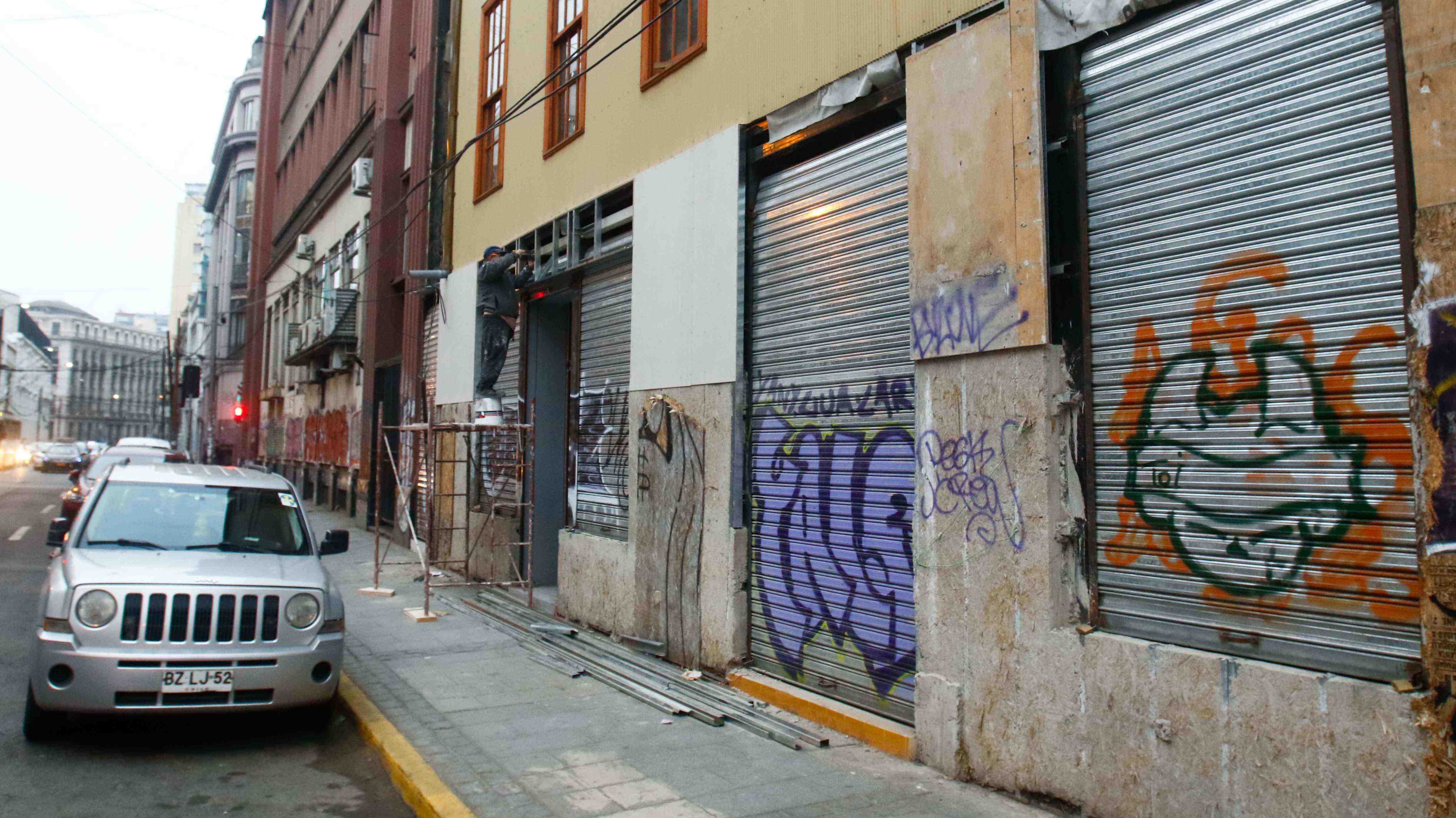 Más de 350 locales cerrados desde el estallido: Cifras del deterioro total para los negocios en Valparaíso