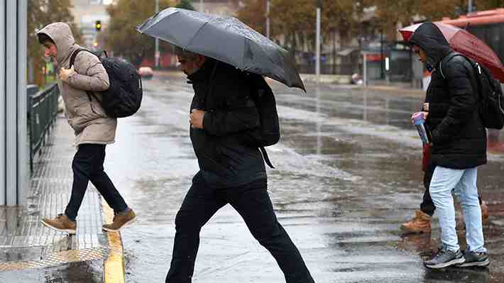 ¿Cuándo llega la lluvia a Santiago? Sistema frontal deja hasta 70 mm en sectores del sur y se acerca a la RM