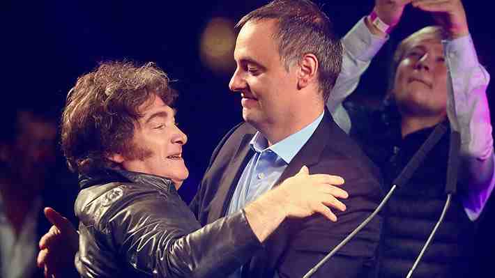 De tuitero polémico a hombre clave de Milei: Adorni, el ganador de las elecciones en Buenos Aires
