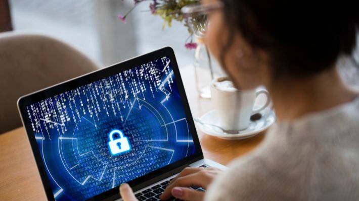 Lanzan programa gratuito con 1.000 becas para formar a mujeres en ciberseguridad y OT en países hispanohablantes