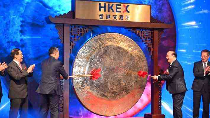 Firma china de baterías hace brillante debut bursátil y logra la mayor salida a bolsa del planeta en 2025