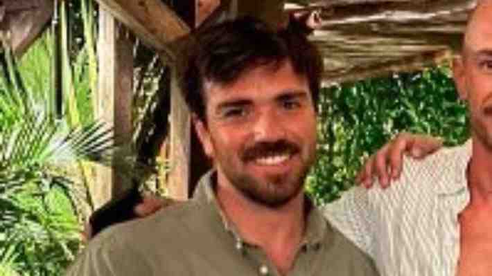 Tiene 5 detenciones y hace videos de autoayuda: Quién es el sujeto acusado de agredir a conserje en Vitacura