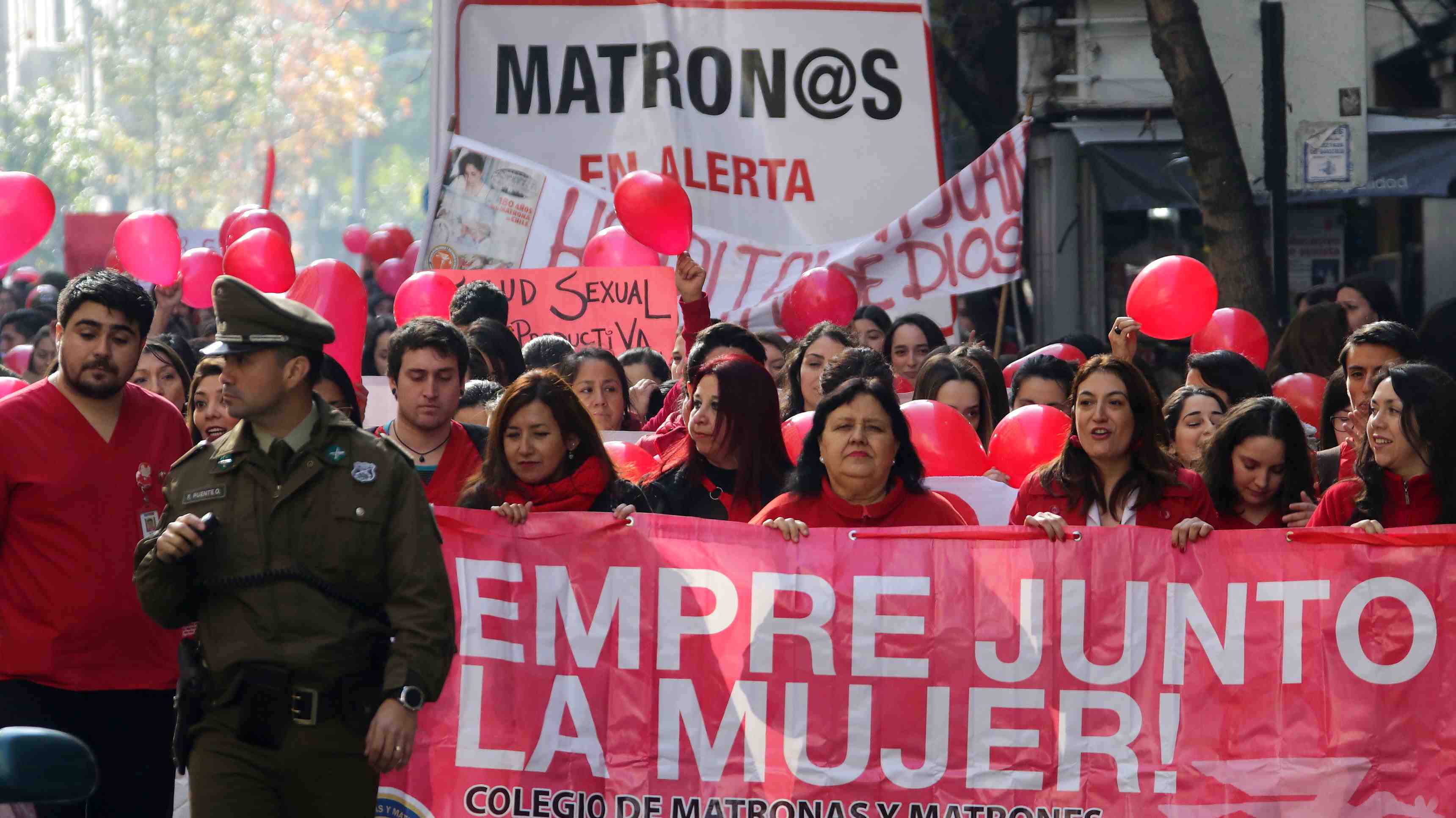 Matronas en alerta por modificación de decreto del Minsal que reduce campo laboral: "Atenta contra la salud"